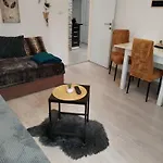 Suzana 1br شقة *